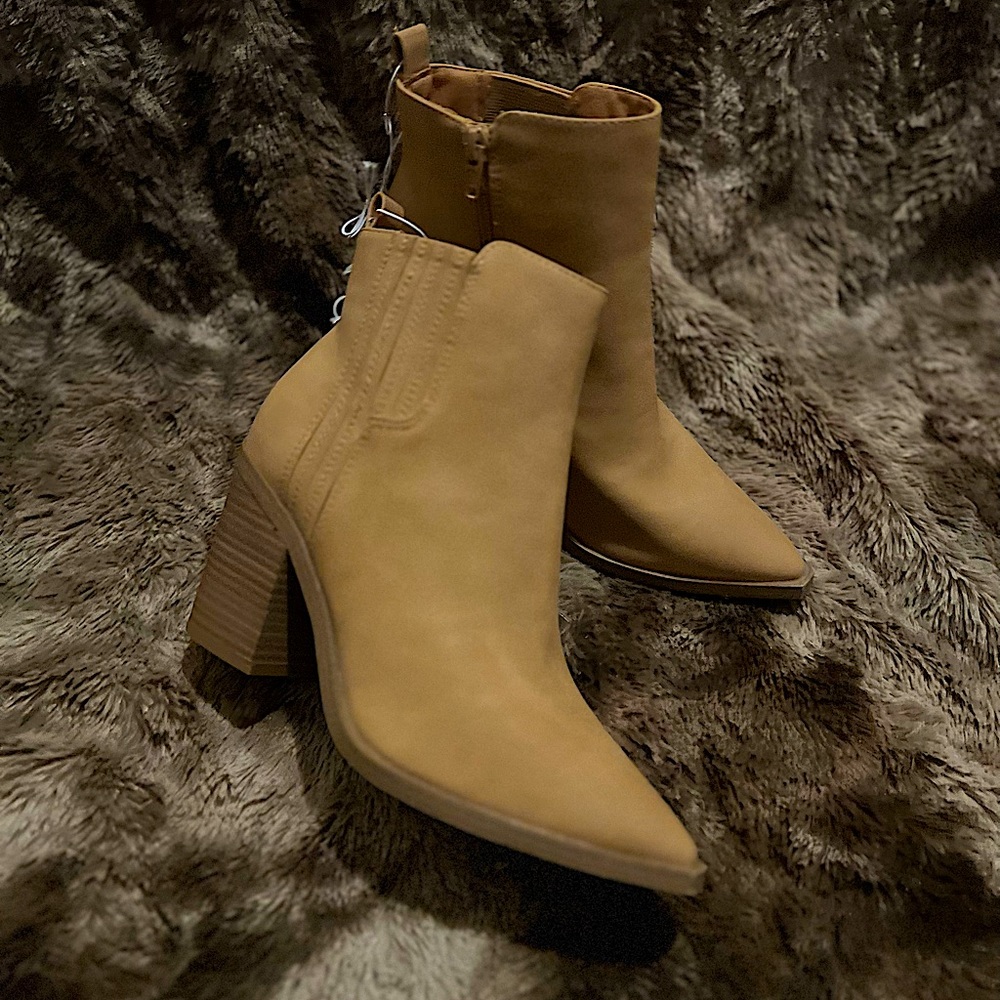 Universal Thread NWT Ankle Boots